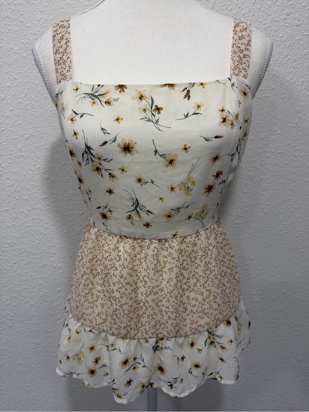 PAPER CRANE Mixed Floral Print Tiered Cami Tank EUC